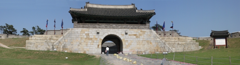 Changnyongmun, Osttor, Festung  in Suwon Südkorea